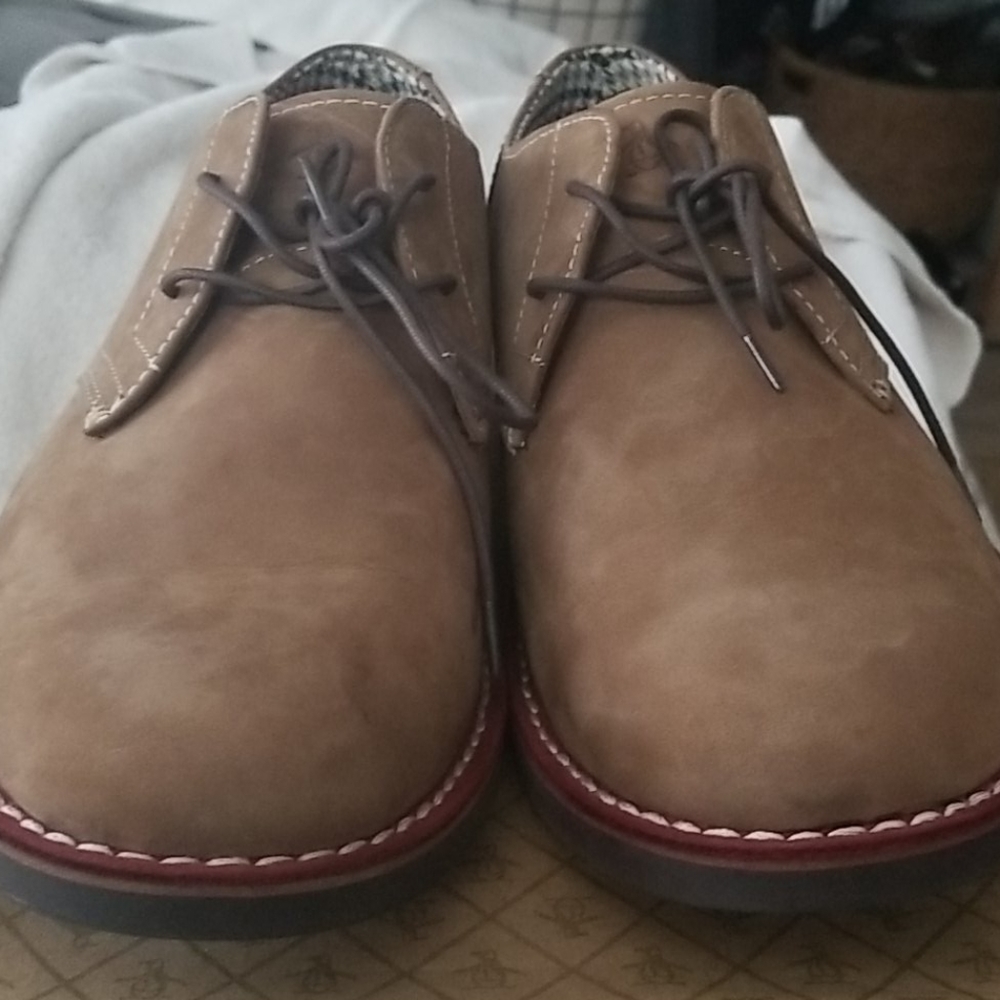 Brown size 11 practically New penguin lace up shoe